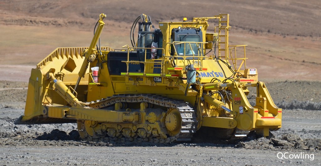 KOMATSU 475 BULLDOZER 